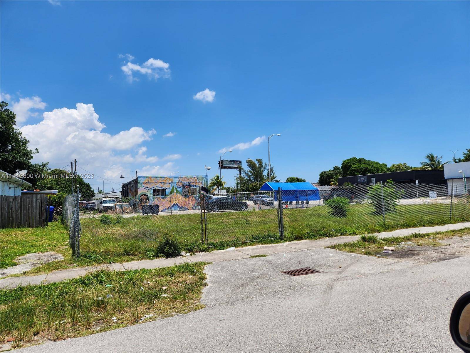 17500 SQUARE FEET OF LAND ZONED T 5 O CITY OF MIAMI GREAT SITE FOE BOUTIQUE APARTMENT BUILDING WITH BODEGA