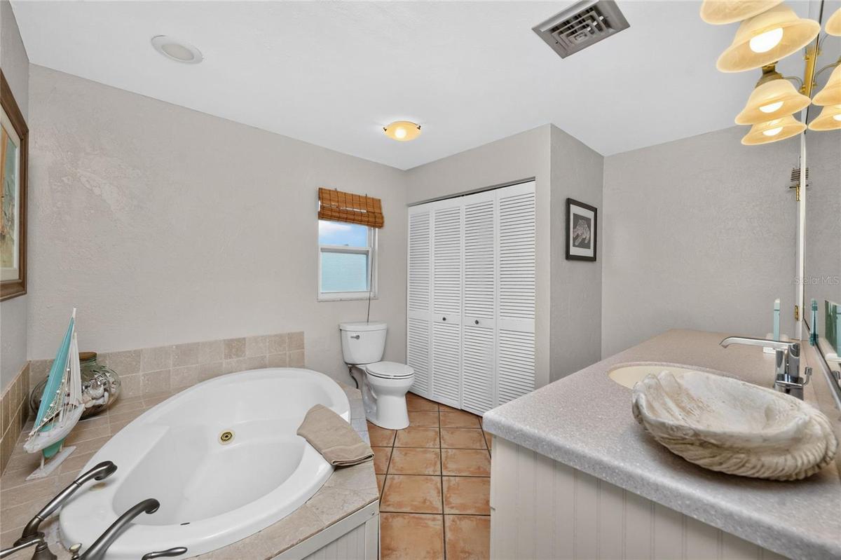 1120 Gulf Blvd - Main House - Suite 5 Primary Bathroom