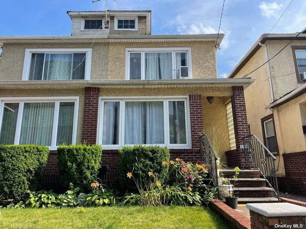 Beautiful 3 bedroom single family home, Recently Renovated !