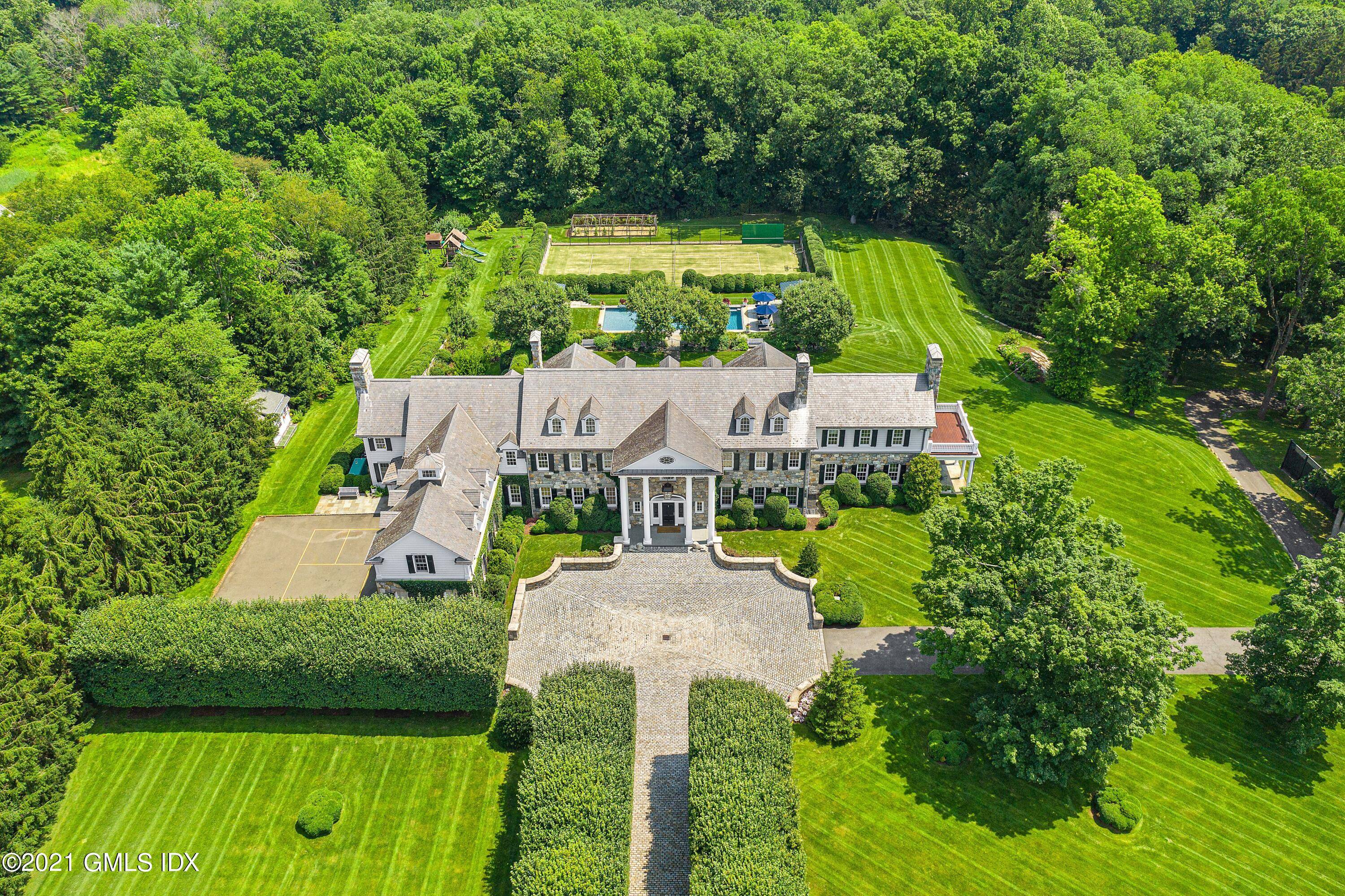 STONEHILL, an Iconic Greenwich compound offers an unparalleled sophisticated lifestyle.