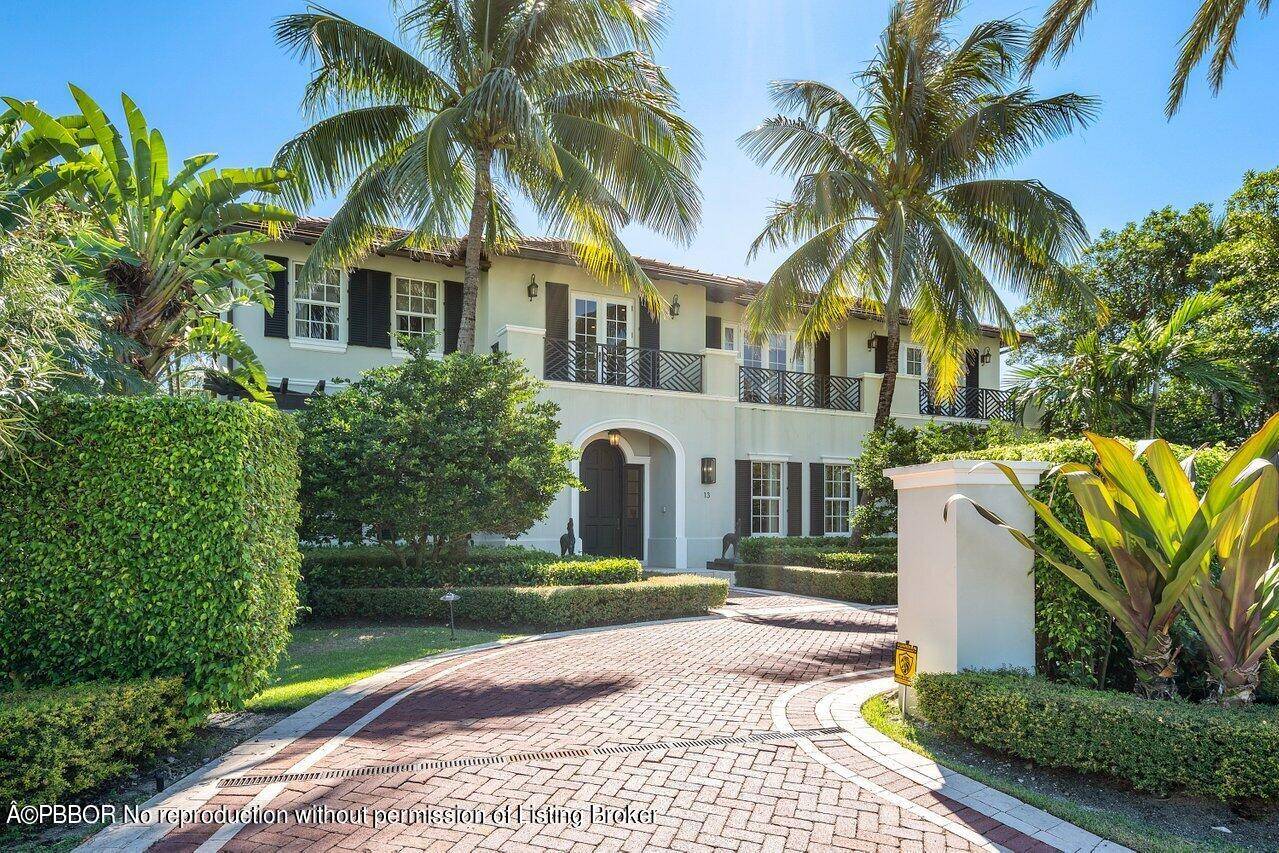 Fabulous annual or seasonal rental on Via Vizcaya in Palm Beach's beautiful Estate Section is now available.