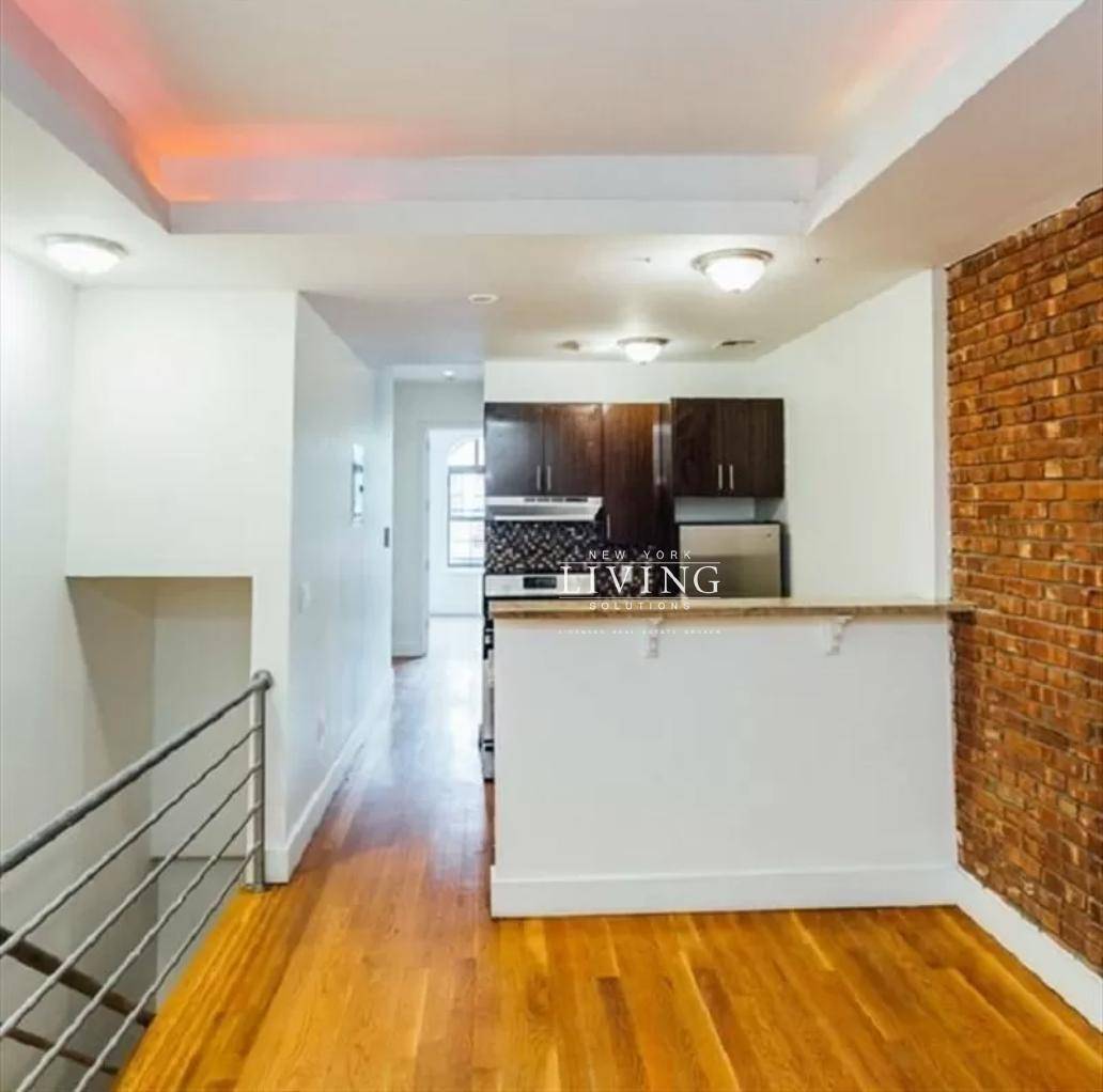 BEAUTIFUL NEWLY RENOVATED 5 BEDROOM DUPLEX WITH BACKYARD IN STUYVESANT HEIGHTS !