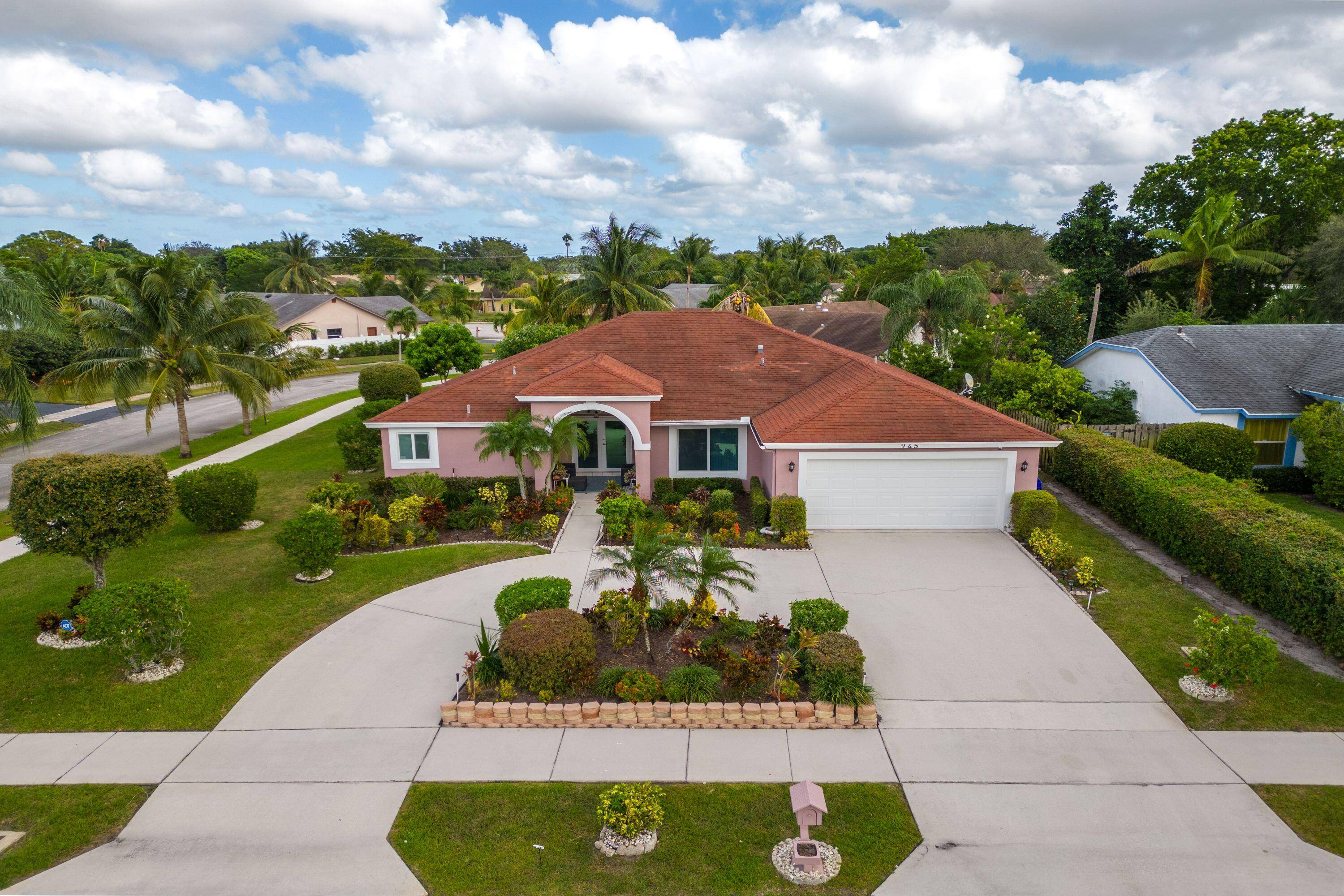 This spacious 3 bedroom, 2 bathroom, 2 car garage is a 5 minutes drive to I 95 and just 10 minutes drive to downtown Delray and its stunning beaches.