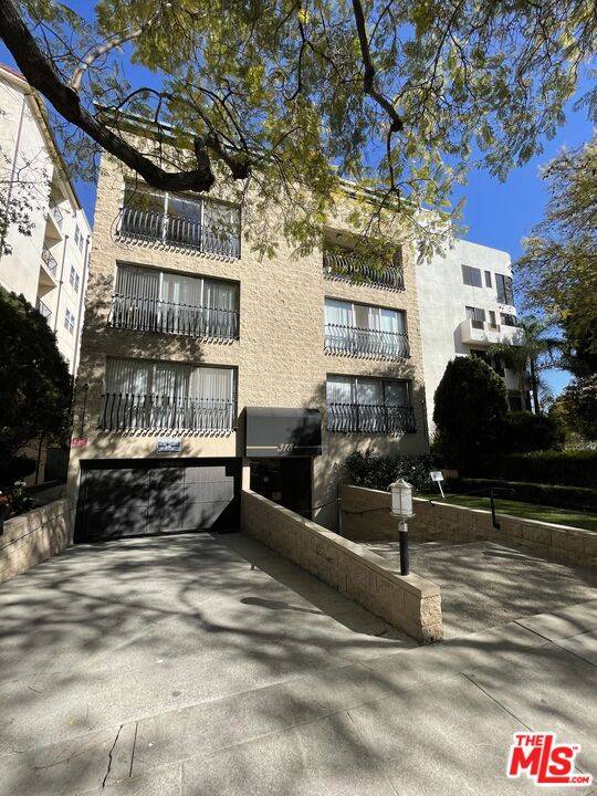 318  N OAKHURST DR Beverly Hills Flats LA
