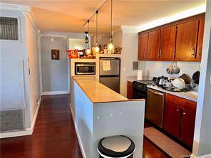 Large 1 Bedroom apartment in a fantastic downtown location with deeded garage parking spot !
