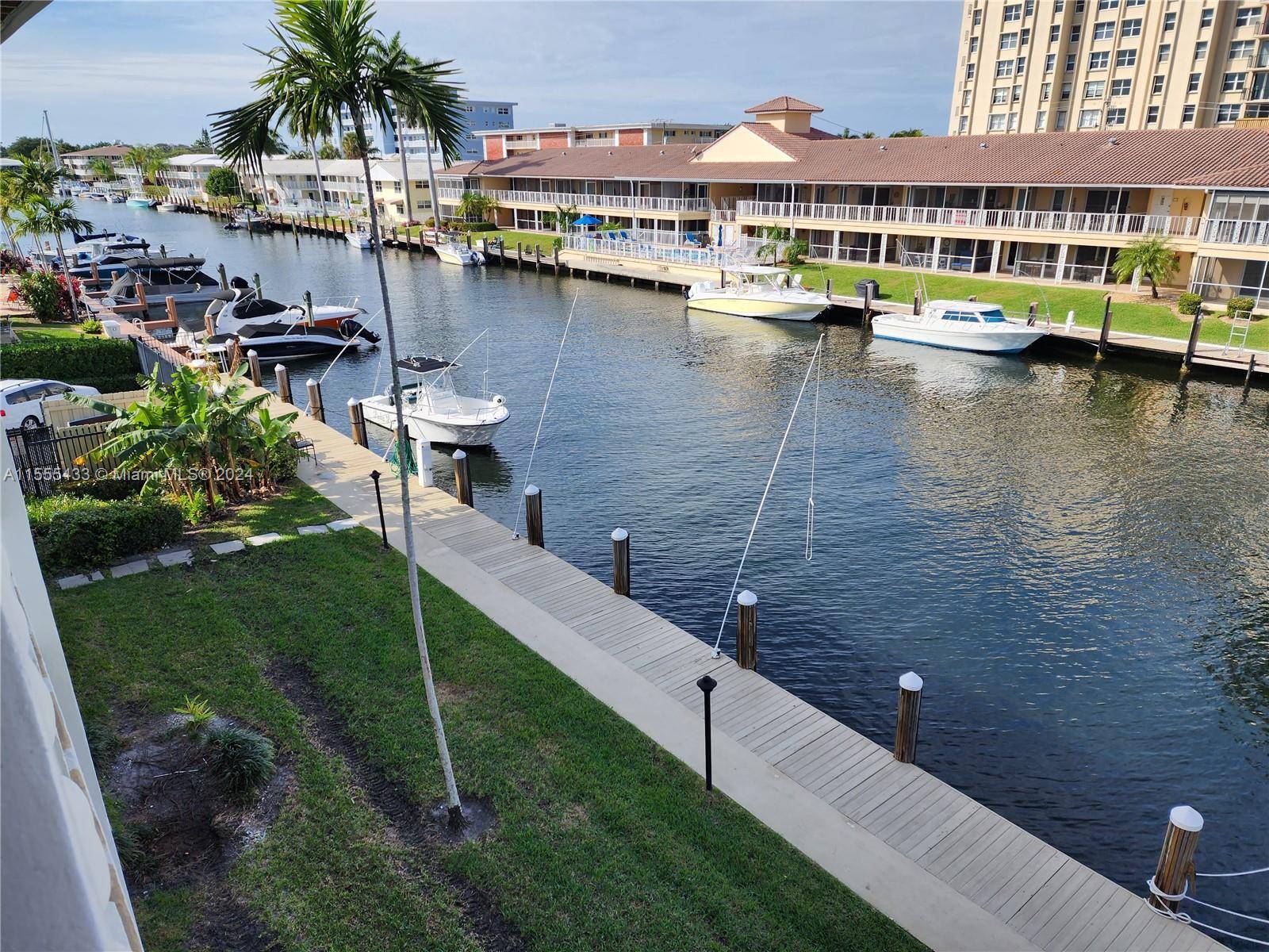 Great Unit with a Great Location just 10 minutes' walk to the beach, Restaurants, shopping centers, 5 minutes' drive to Lauderdale by the Sea, 5 minutes' Drive to Las Olas ...