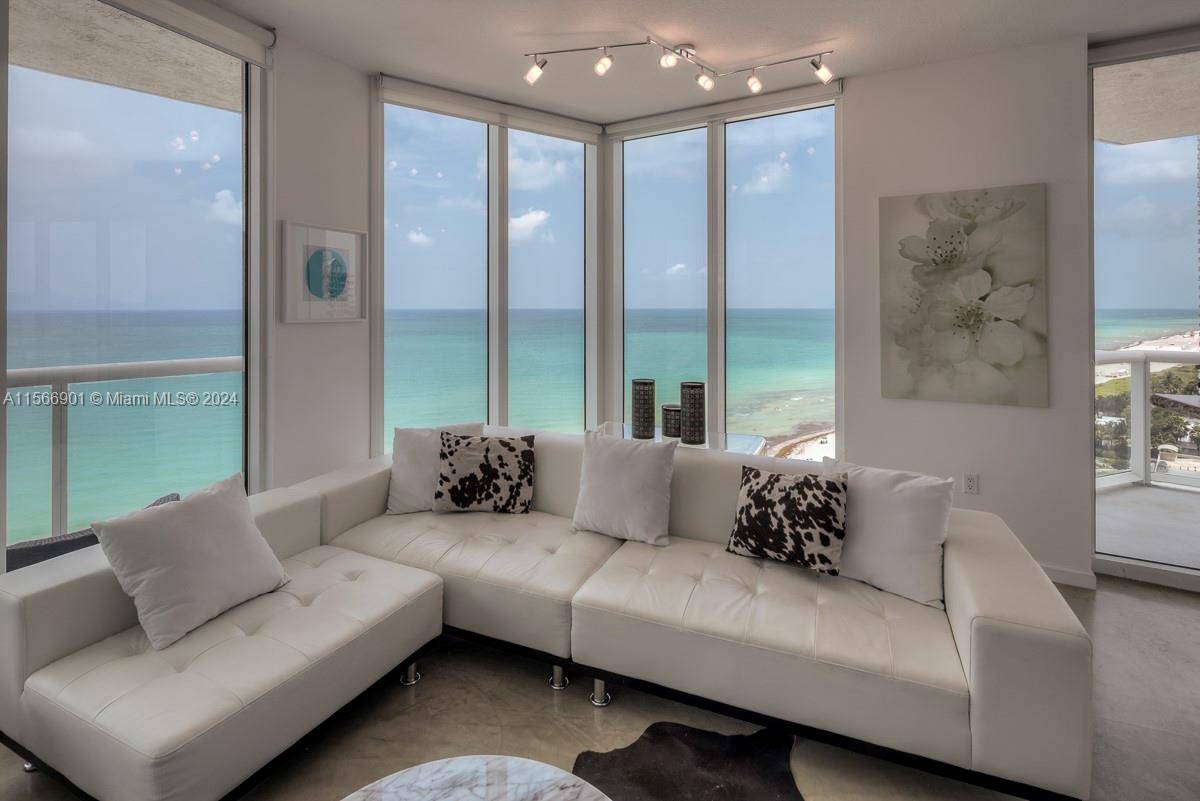 Amazing panoramic unobstructed direct oceanfront views, fully furnished just bring your clothes, exquisitely decorated 2 large balconies with views of oceanfront and city views.