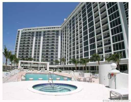 great apartment in Harbour house, nice view of garden, second floor, great price, opportunity knocks, all the amenities, plus the beach on your backyard, balcony, master suite with a nice ...
