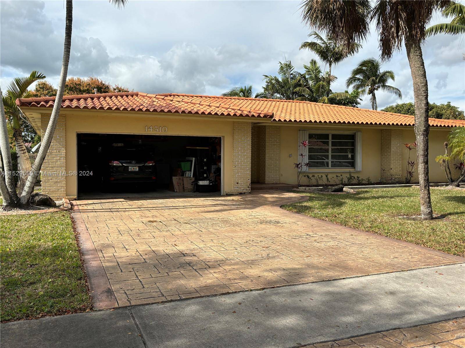 BACK ON THE MARKET, PRICE REDUCED 75K TO SELL, MIAMI LAKES LAKEFRONT 4 BEDROOM HOME, 2 CAR GARAGE, FAMILY AND FLORIDA ROOM, INCREDIBLE LOCATION IN QUIET STREET, A FEW BLOCKS ...
