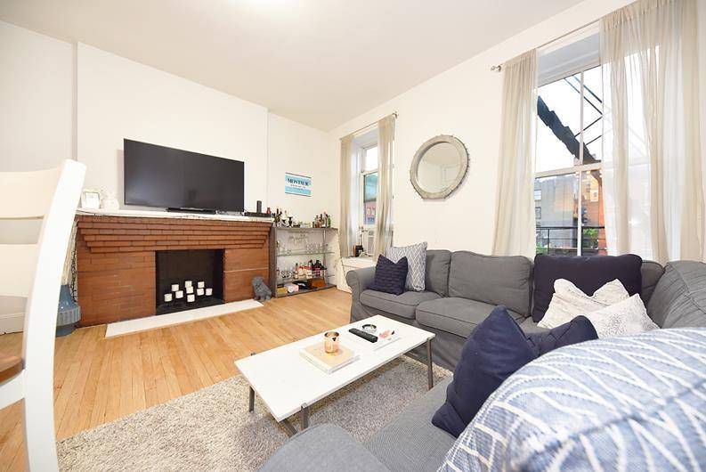 DO NOT MISS THIS Western facing, light filled one bedroom apartment in the heart of Chelsea.