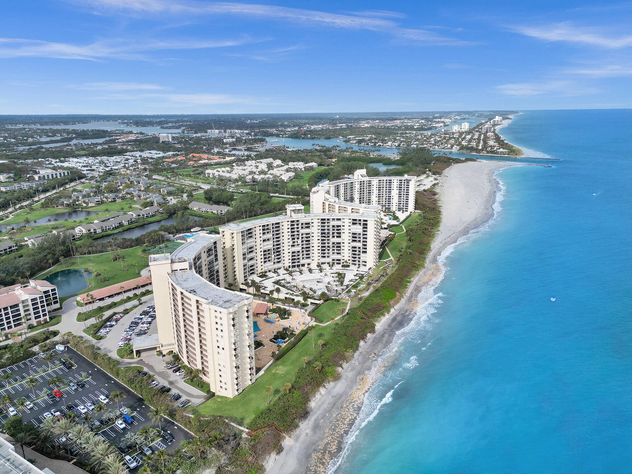 Ocean view condo Alert, Wake up to the infinite blue of the ocean !