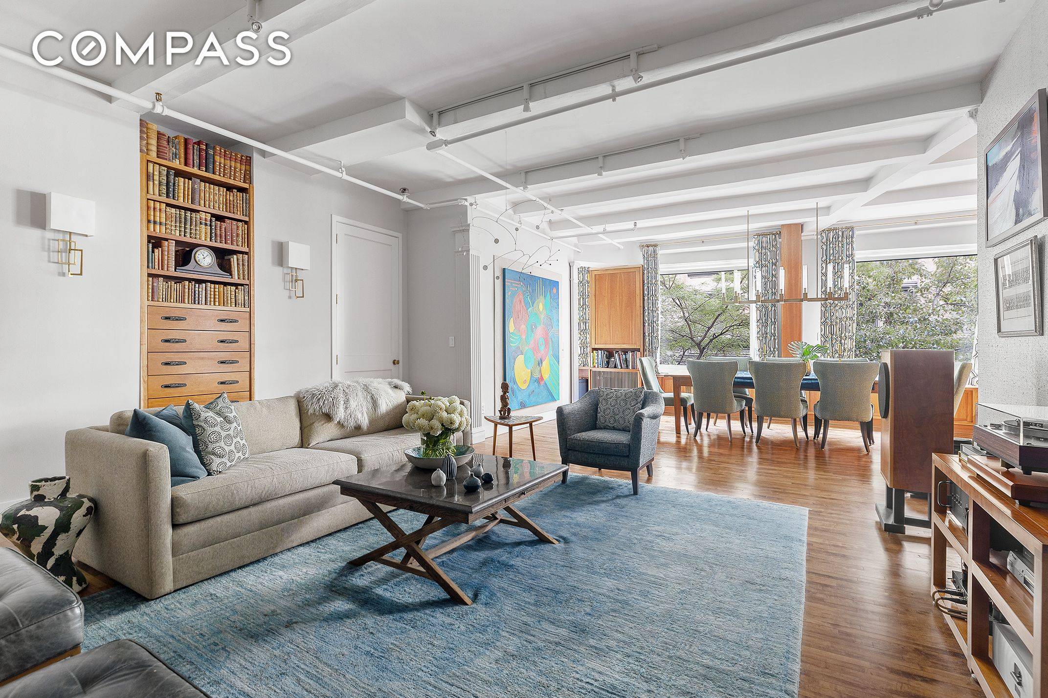 This fabulous loft is located at the nexus of Chelsea, Flatiron, and the West Village and is just moments away from everything the city s most vibrant and hip neighborhoods ...