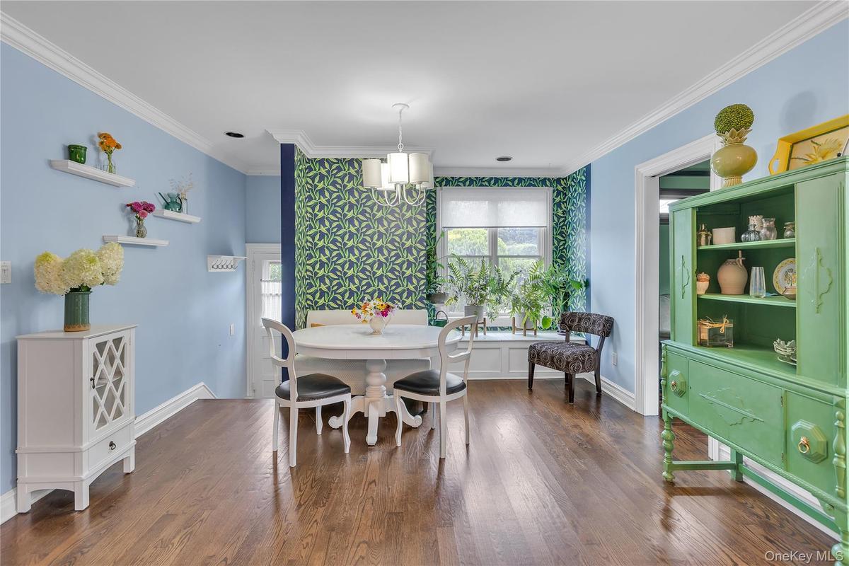 Eat in Kitchen