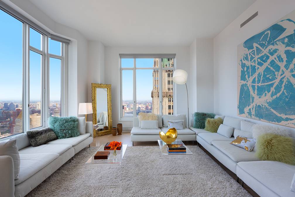 A stunning corner condo with breathtaking views of the East River and Manhattan Skyline and the finest modern finishes, this 3 bedroom, 3.