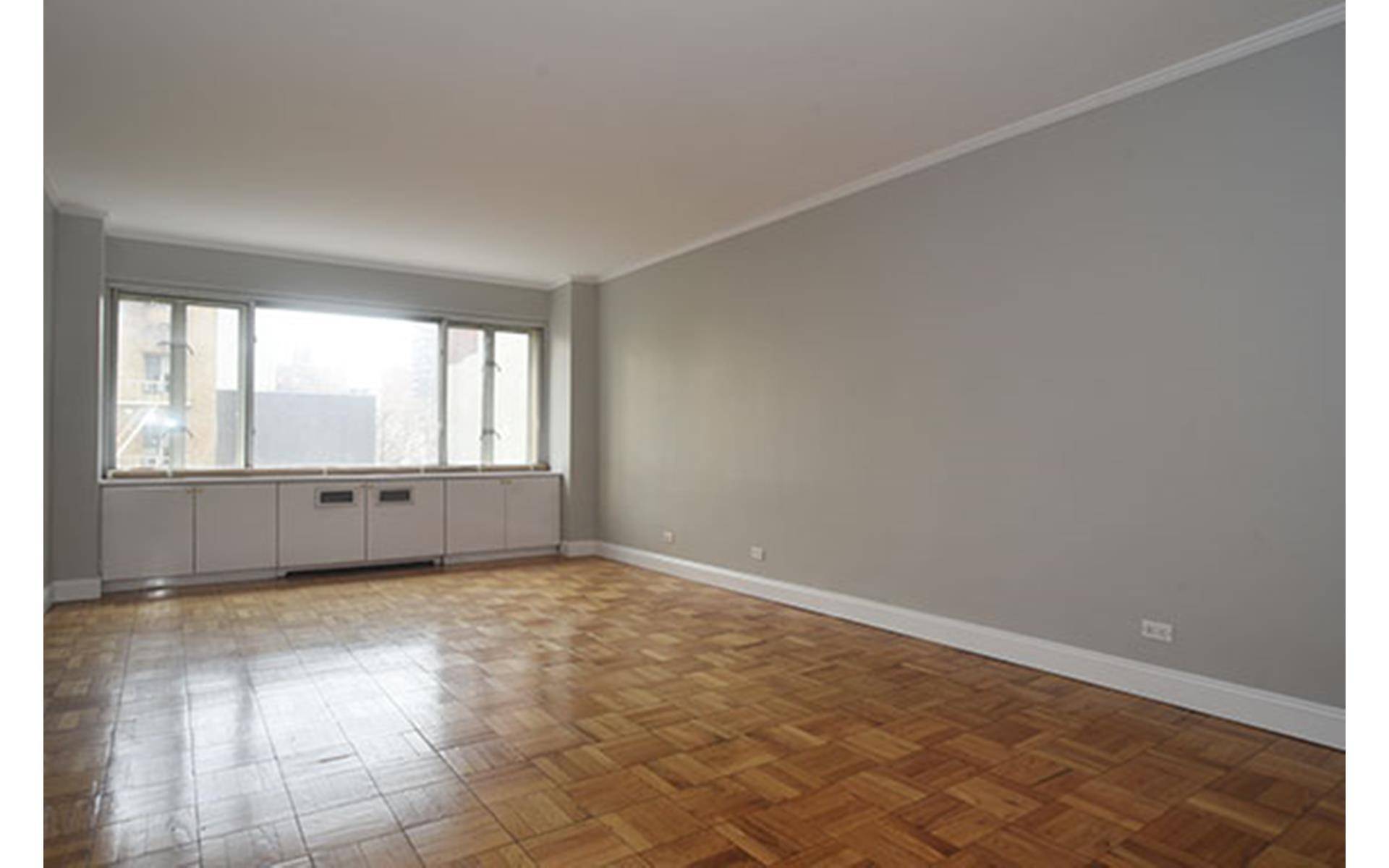 530 Sq. Ft. Studio with open east views, separate dressing area, marble bath, walk in closets, new kitchen, located in excellent location, close to restaurant, shops and public transportation.