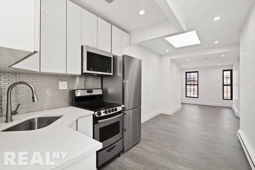 Stunning, newly renovated 2 Bedroom 2 Bath apartment in East Williamsburg !