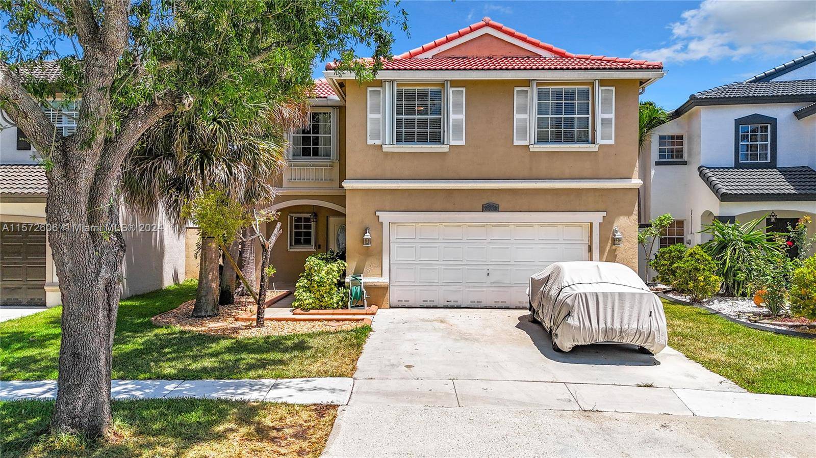 Elegant and spacious 2 story home located in the highly sought after Huntington community which provides top convenience to families looking to be close to shopping, malls, universities, and recreational ...