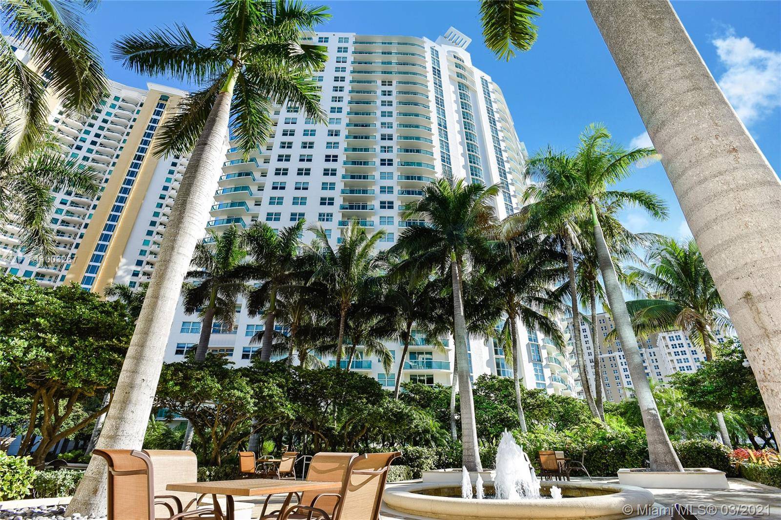 FT. Lauderdale Downtown living within walking distance to Las Olas Blvd, Broward Preforming Art Cultural Center, Museums, Universities, Financial District and Entertainment.