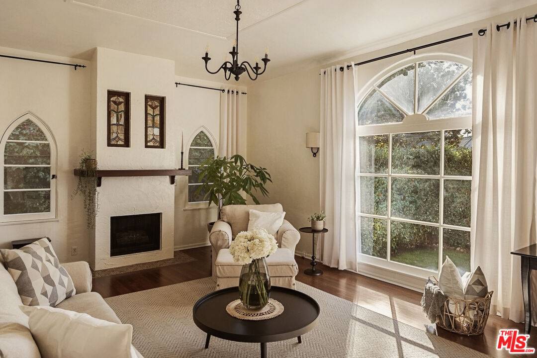 830 N Gardner St 1BR Hollywood Hills East La
