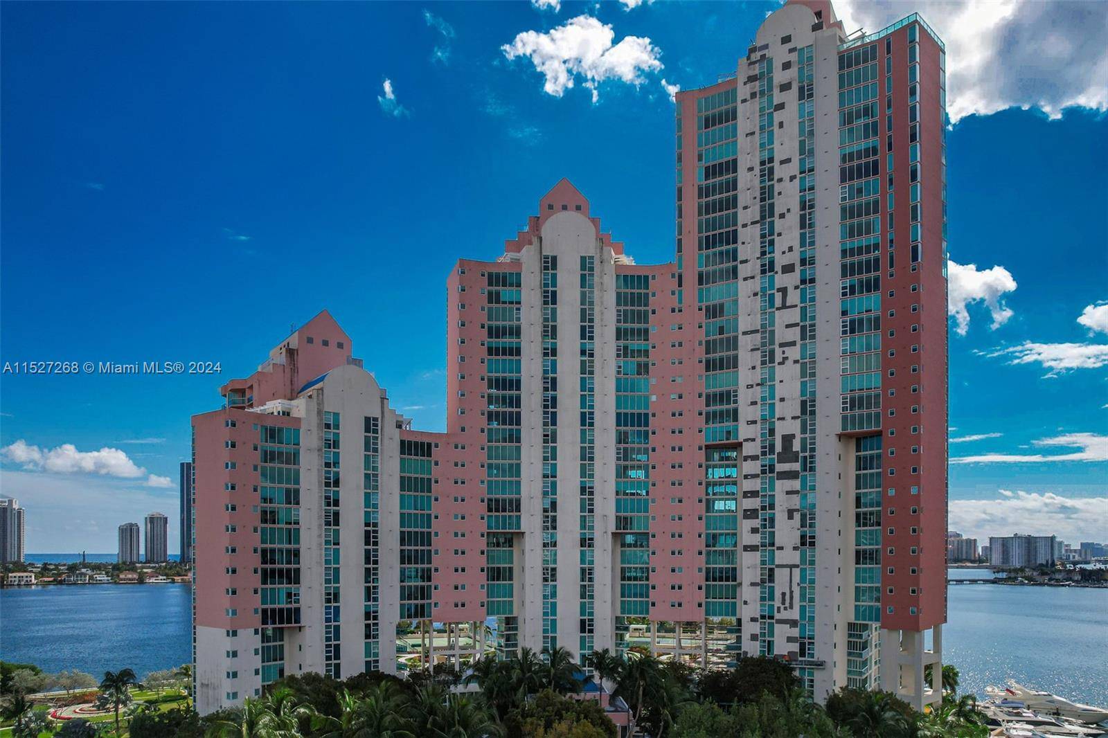 Large unit with magnificent views of the bay, skyline and city in Aventura.
