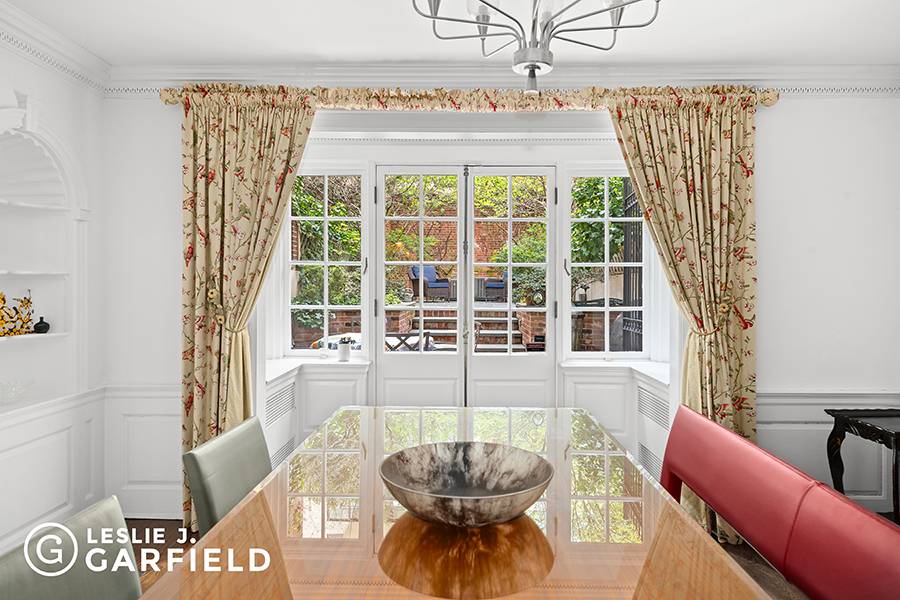 Nestled in the coveted Lenox Hill neighborhood on Manhattan's Upper East Side, 246 East 68th Street epitomizes the enduring charm of a bygone era while seamlessly integrating modern comforts.