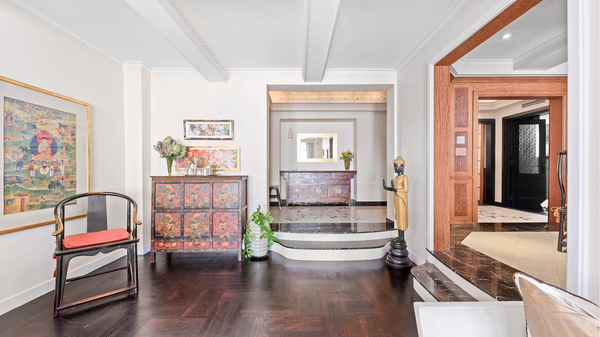Gracious and elegant 2 or 3 bedroom jewel on the Upper West Side !