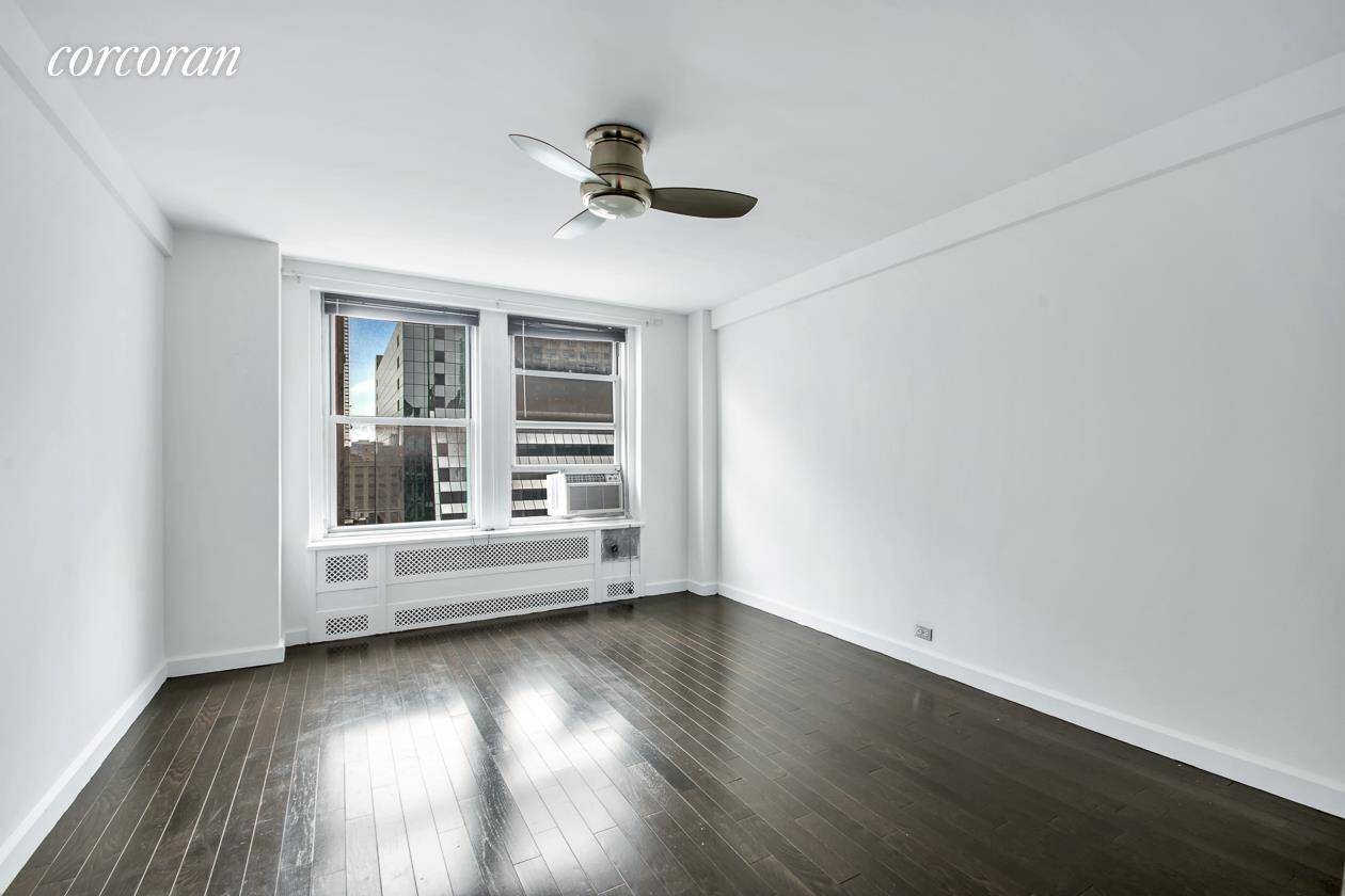 433 West 34th Street is a distinguished co op that offers 24 hour doorman, live in super, maintenance staff, large central laundry, bike room, storage room and is conveniently located ...