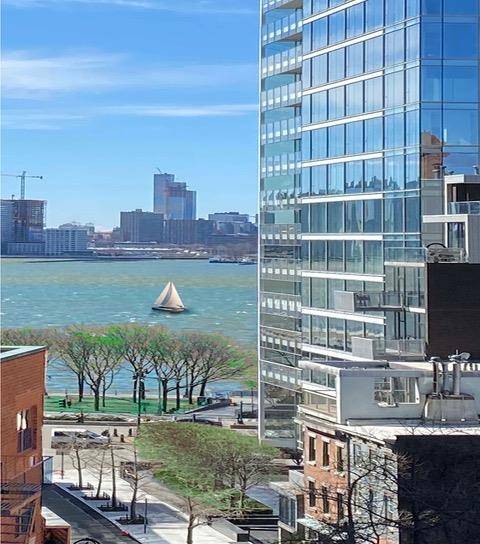 HUDSON RIVER VIEWS STUNNING SUNSETS 2 BEDROOMS 12 WINDOWS PRIVATE BALCONYMINT RENOVATION !