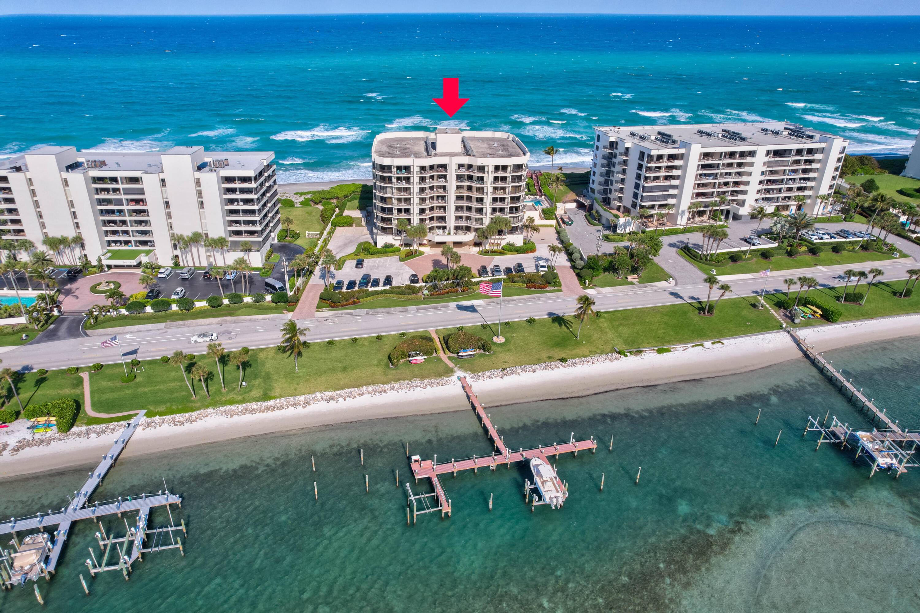 Enter the double entry doors to your exquisite Jupiter Island, beautifully renovated condo.