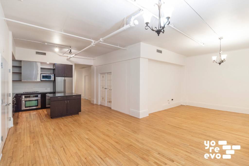 Settle into this spacious 3 bedroom and 2 bathroom loft located in the Financial District.