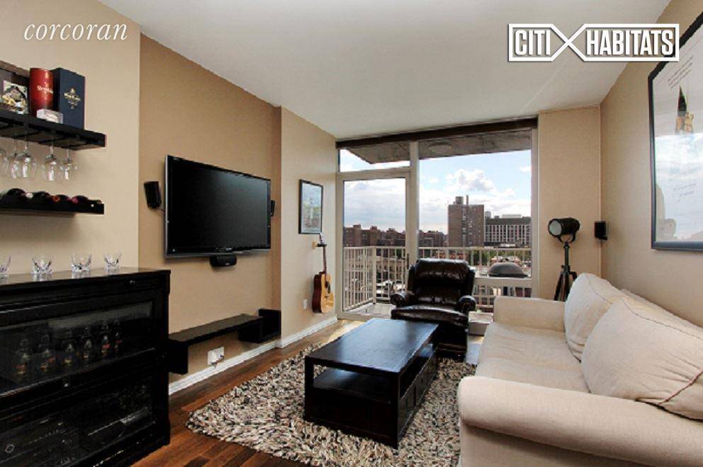 Luxurious one bedroom condo with modern finishes, hardwood floors, 9 ft.