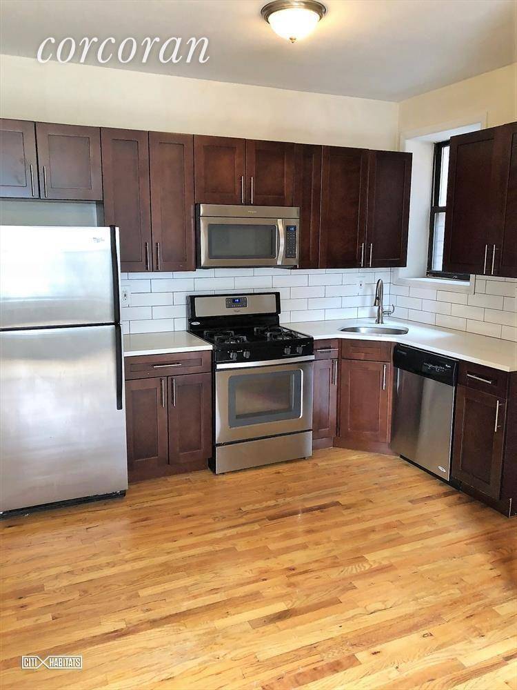 Recently renovated 2 bedroom 1 bath apartment located in a well kept bldg with laundry.