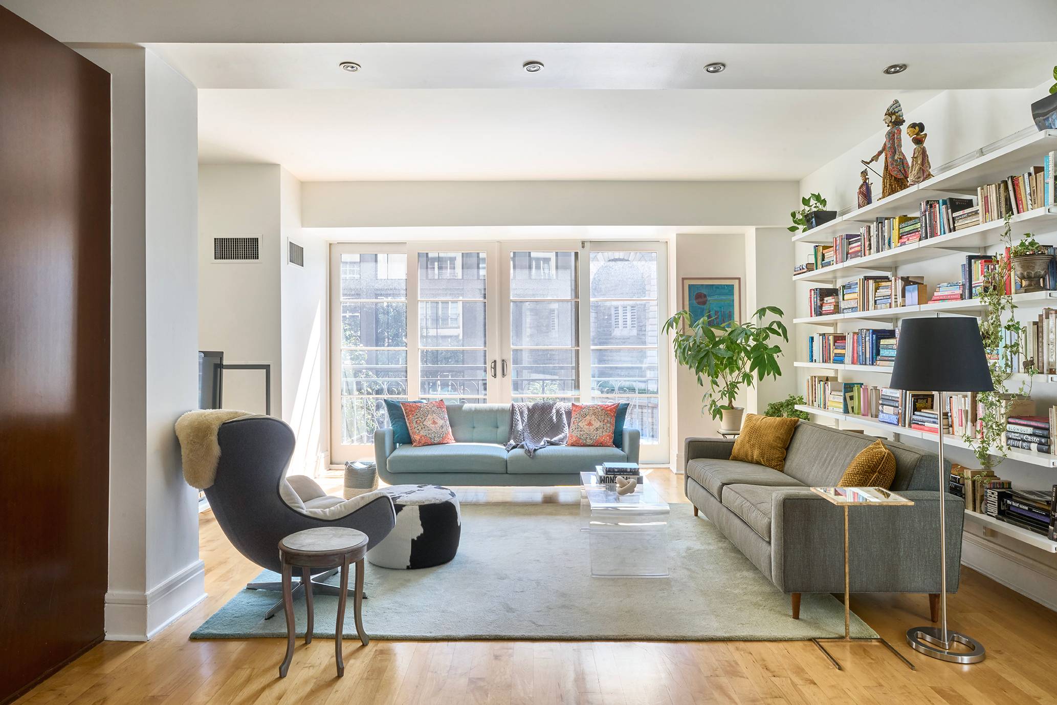 TRUE FOUR BEDROOM LOFT IN PRIME DUMBO Discover exceptional value and space in waterfront Brooklyn at 57 Front Street Apartment 303, where the spotlight shines on its four generous bedrooms ...