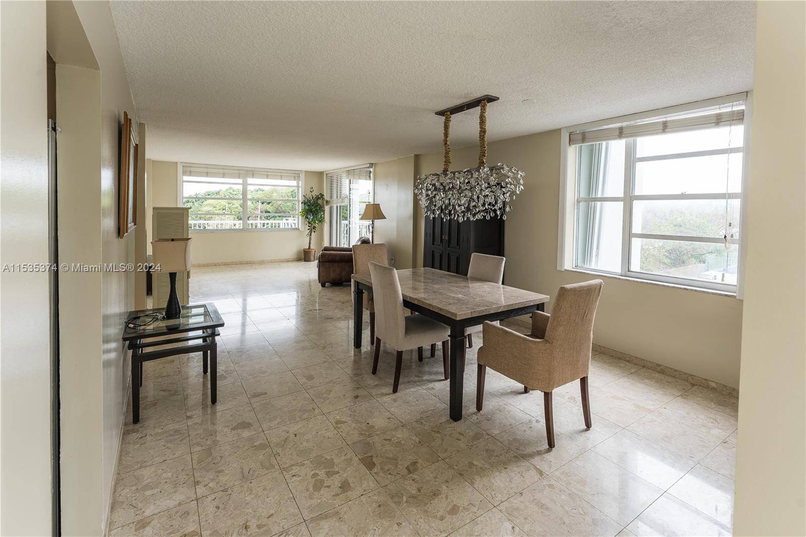 Large 2 2 apartment in Brickell.