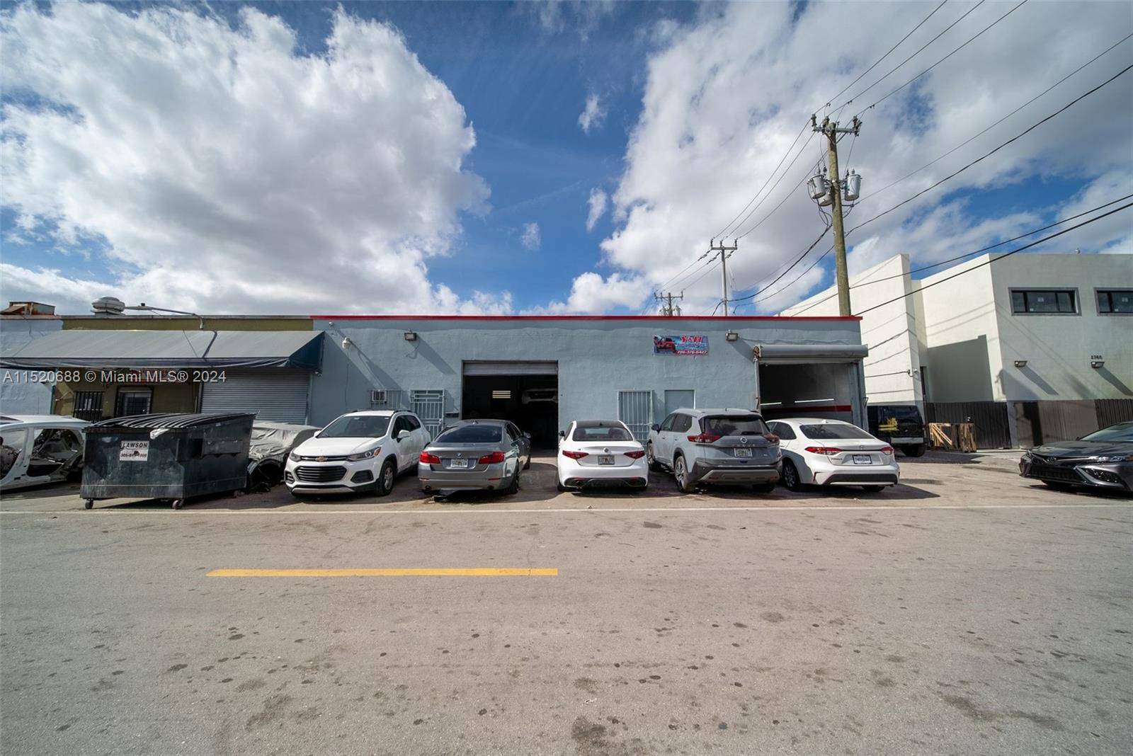 Industrial Warehouse located on a corner in the city of Hialeah.