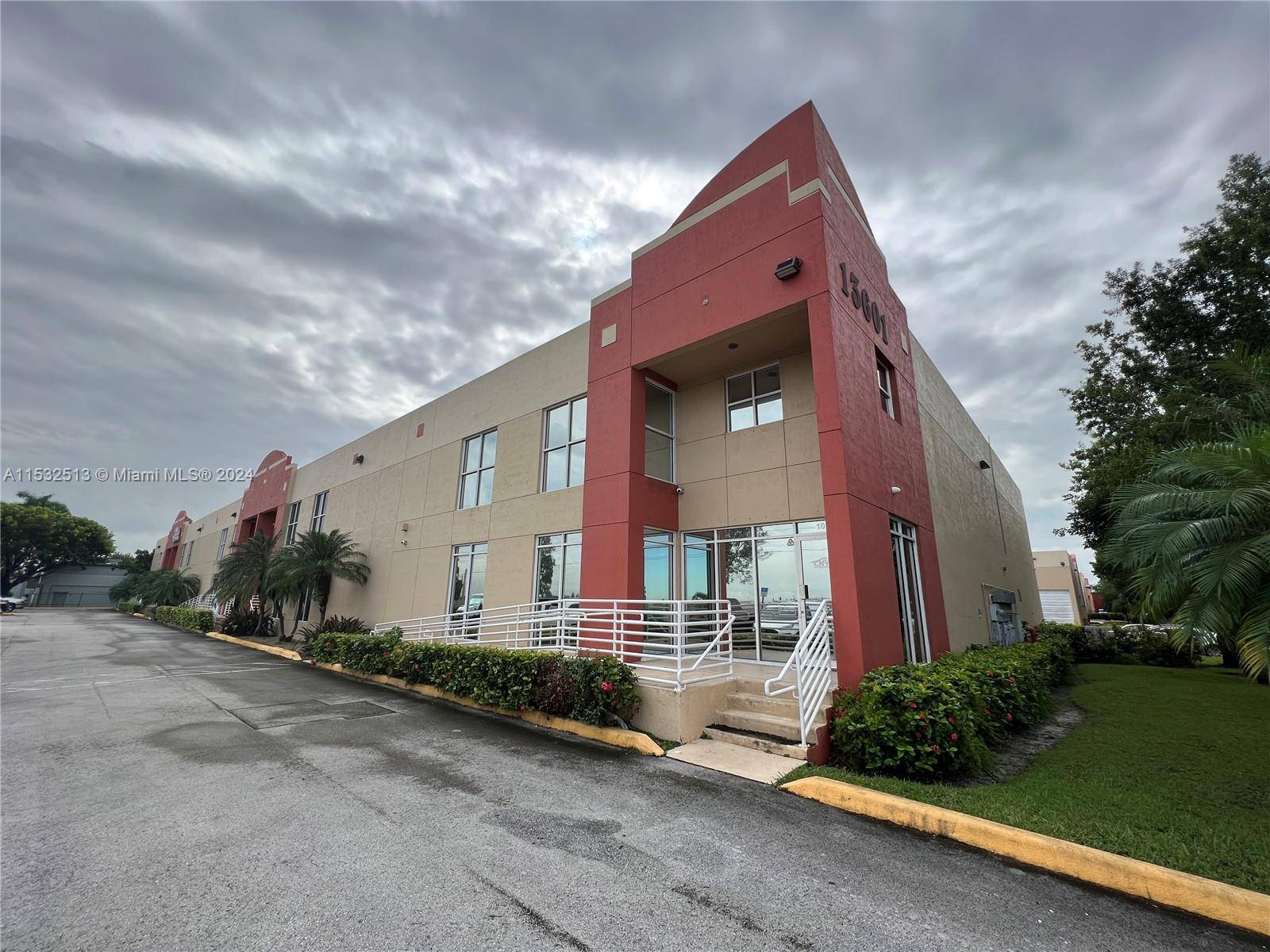 This impressive listing has an expansive 11, 340 sqft of adaptable office warehouse space near Tamiami Airport.