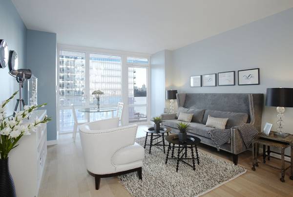 New exclusive at The EDGE Incredible 1BD with Floor to Ceiling Windows, Gourmet Kitchen, and Spacious Layout in a Full Service Pet Friendly Luxury Building This apartment fully captures a ...