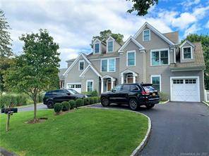 Beautiful townhome steps to town, shops, restaurants, and the New Canaan train station !