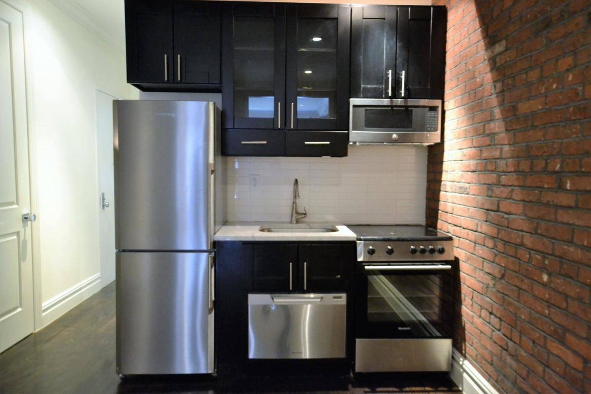 No Fee 1 Month Free Rent Come view this beautifully renovated 2 bedroom apartment in Hell's Kitchen.