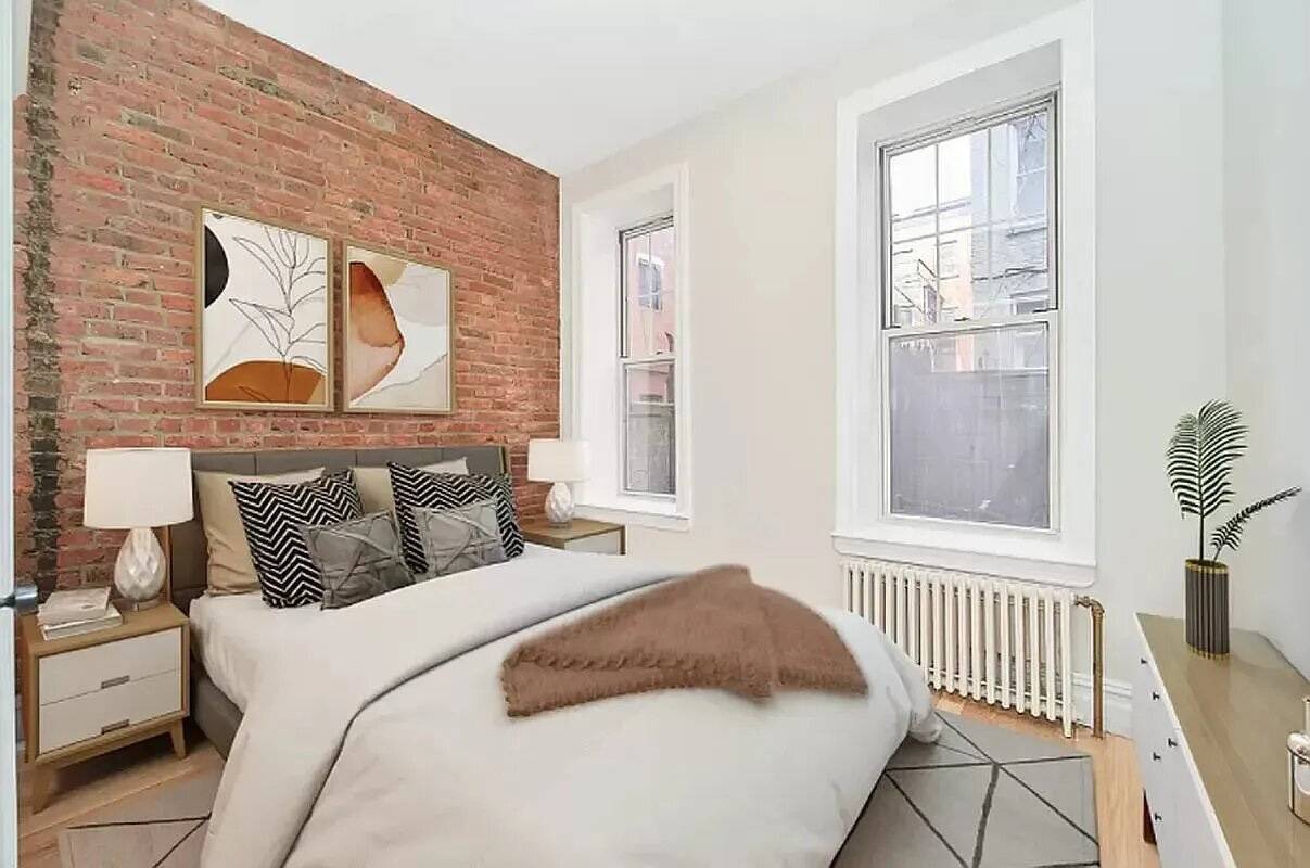 Beautiful 2 Bedroom in the Lower East Side on Broome Street !