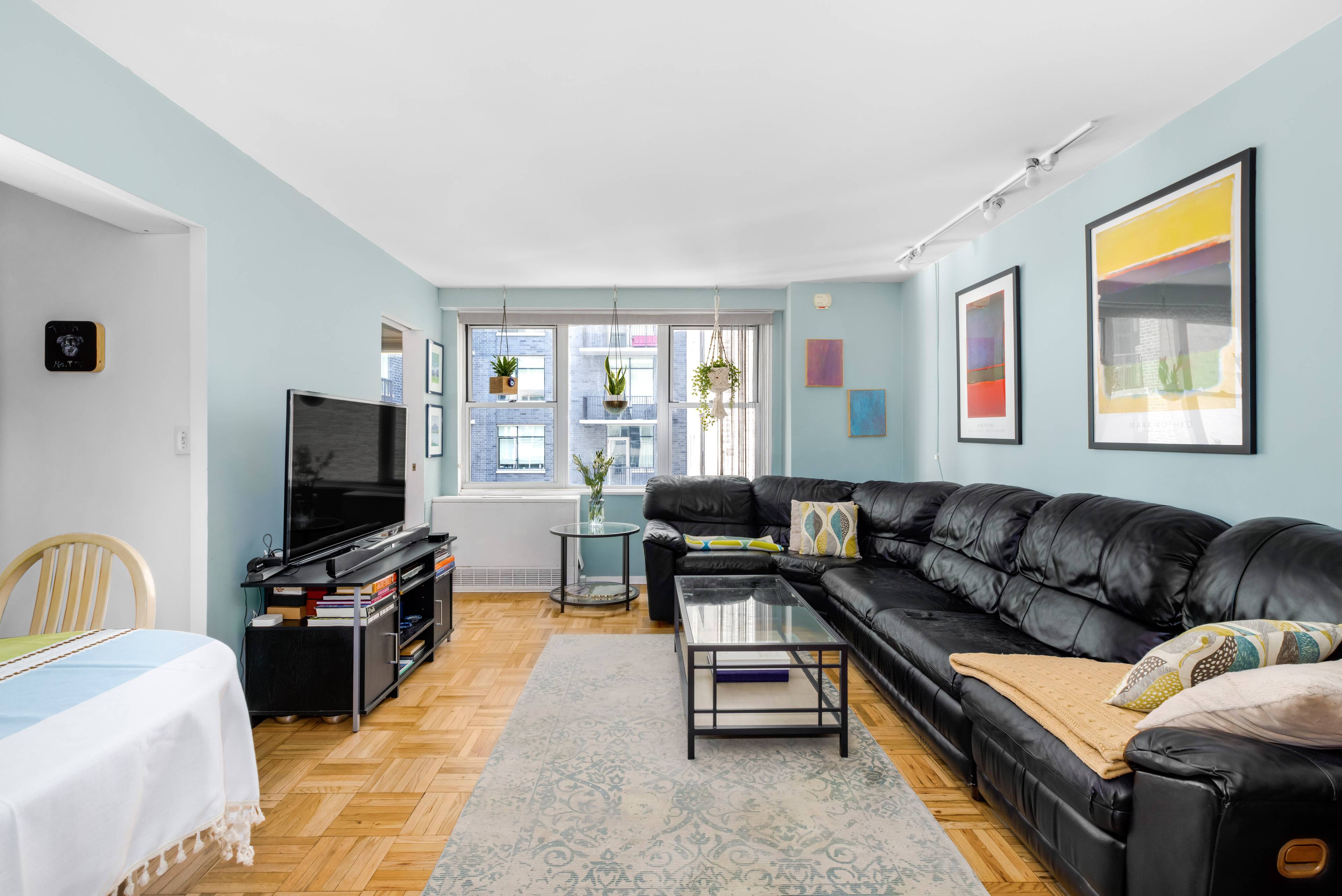This delightful junior one bedroom, one bathroom home is the perfect Gramercy Park sanctuary in a full service postwar co op.