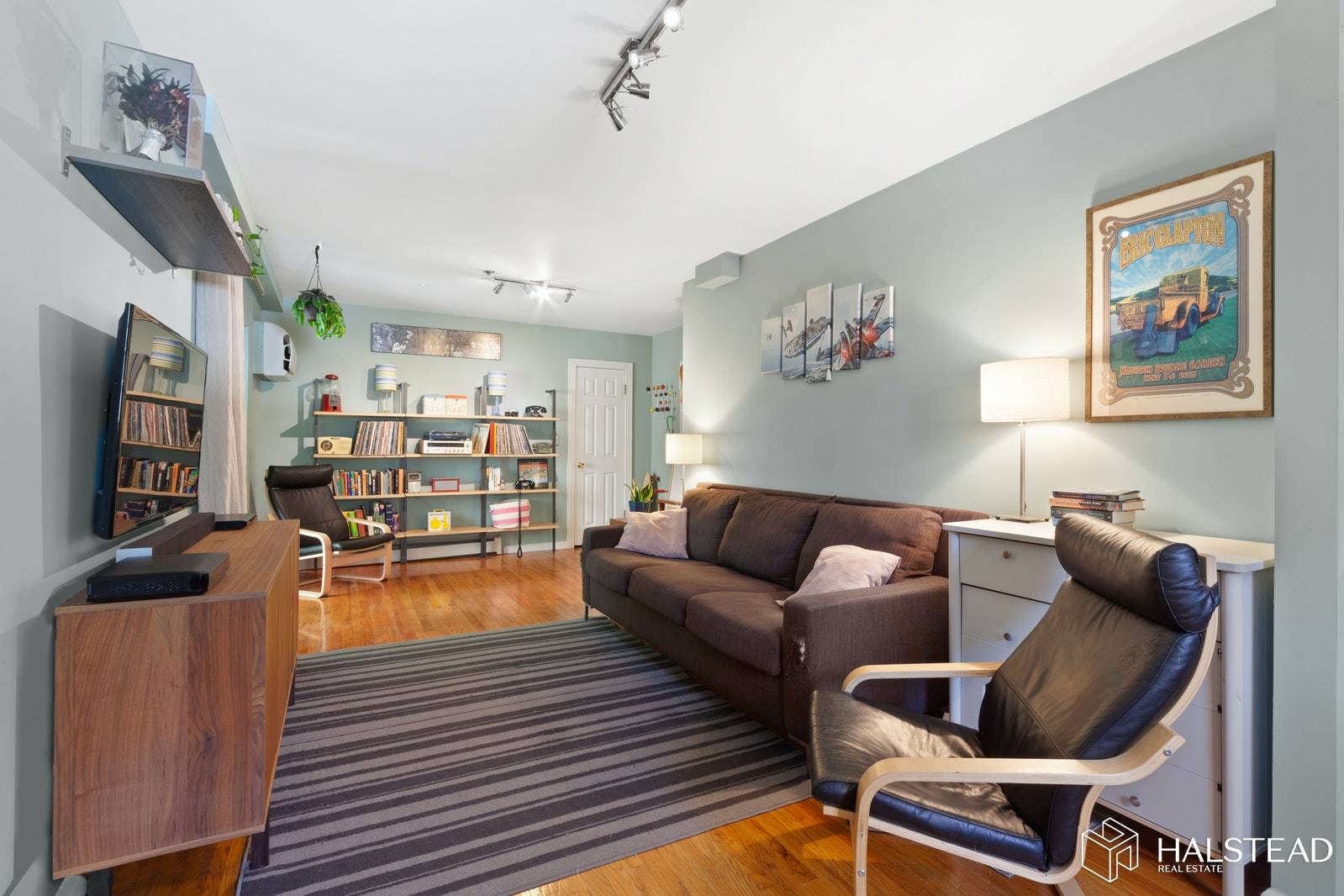 This bright and airy 2BR 2BA condominium with deeded parking and two private outdoor spaces is ideally located between mellow South Slope and vibrant Greenwood Heights.