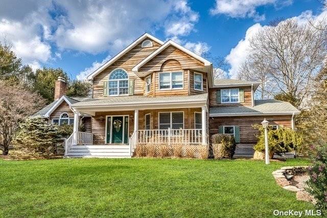 South of Montauk Highway, located in desirable Attebury Hills, one of the east end's premier waterfront communities, this exquisite Victorian boasts 4 bedrooms, 3 full baths, brand new eat in ...