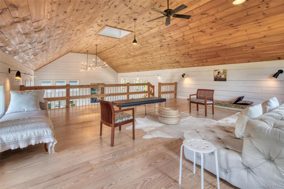 Main House: loft