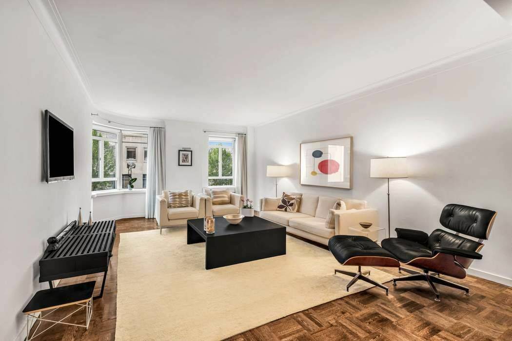 This Spacious 2 bedroom, 2 bathroom beautifully designed apartment is located on Fifth Avenue at the corner of 68th Street.