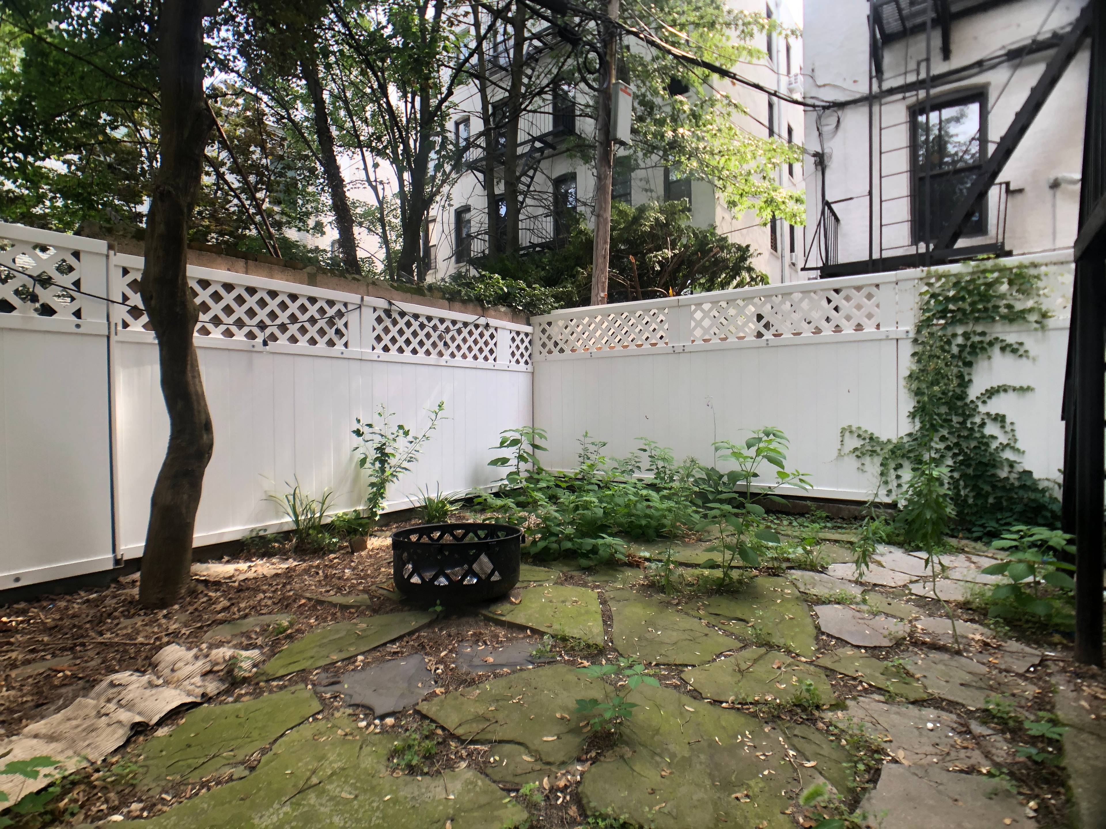Beautiful parlor floor apt with PRIVATE BACKYARD.