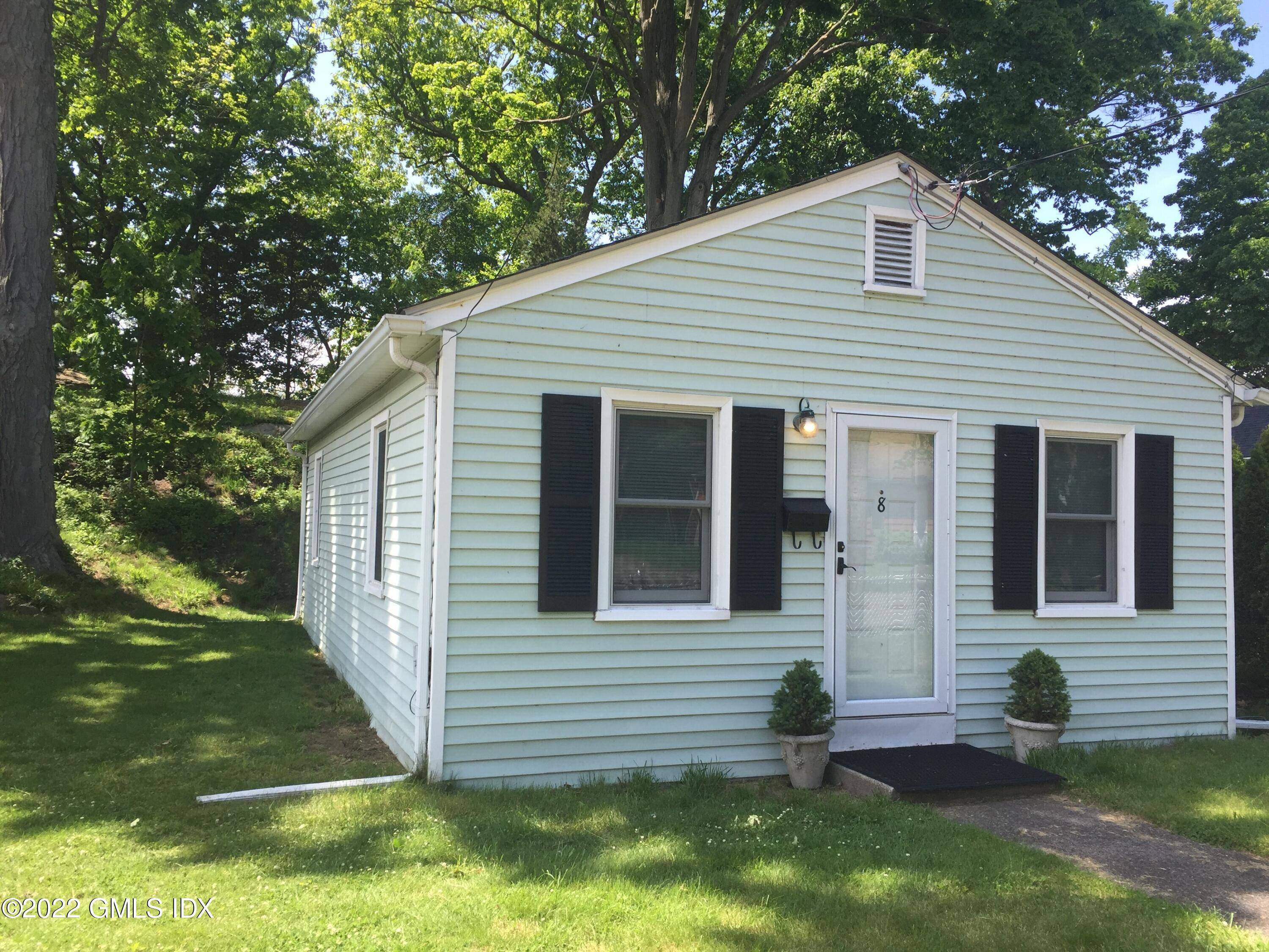 Welcome to Cary Road ! Two bedroom, 1 bath one level renovated cottage directly on the Mianus River, with easy access to all transportation and shopping.
