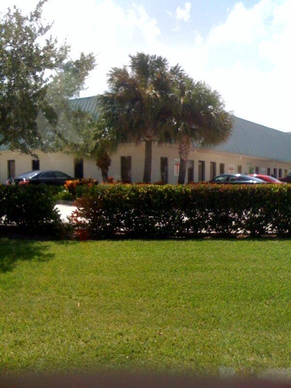 Great location in the heart of Jupiter office warehouse