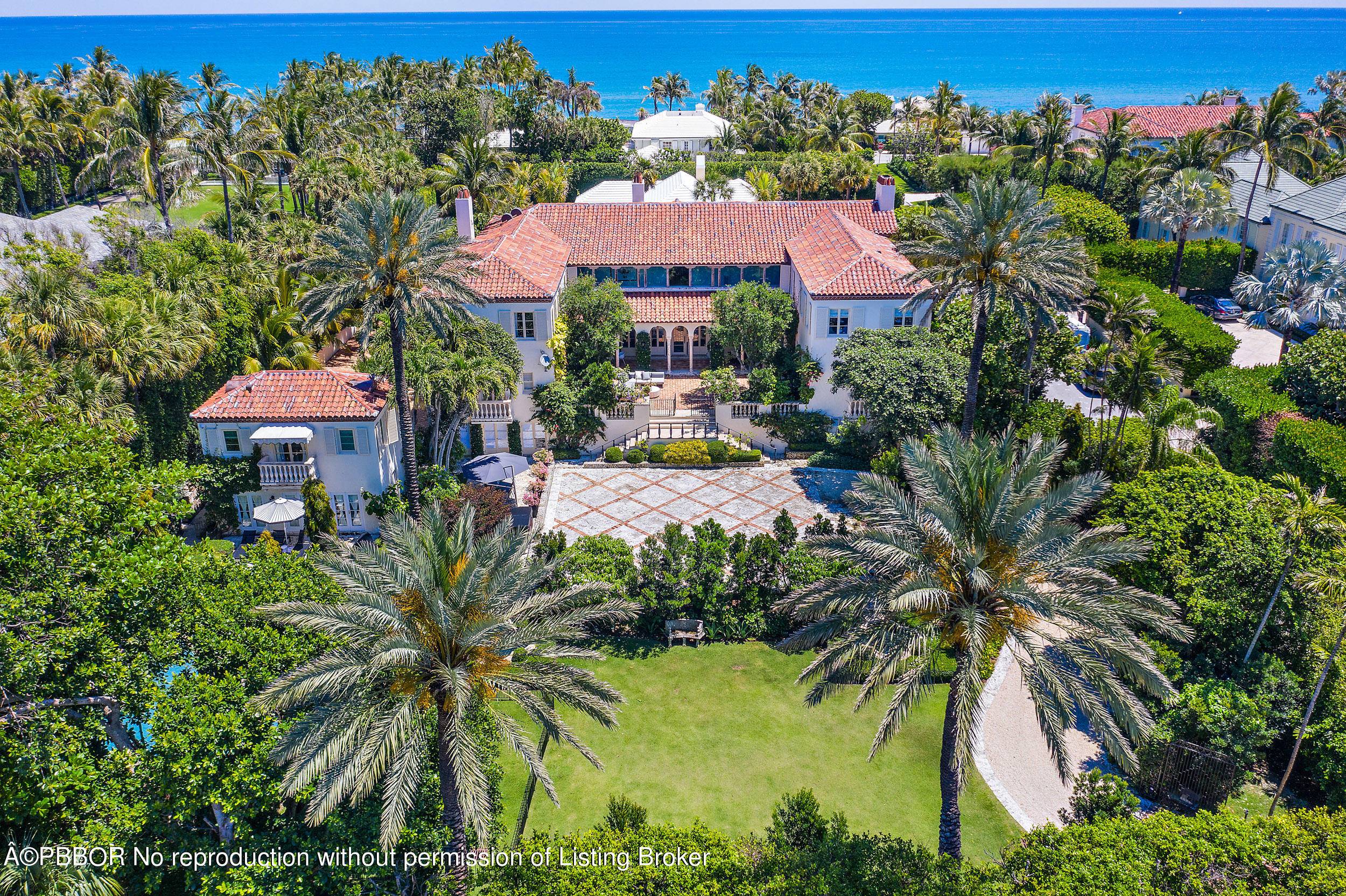 Thoughtfully renovated in 2018, this landmarked 1928 Marion Sims Wyeth compound sits high on a large lot 36, 000 SF in Palm Beach's gracious Estate Section.