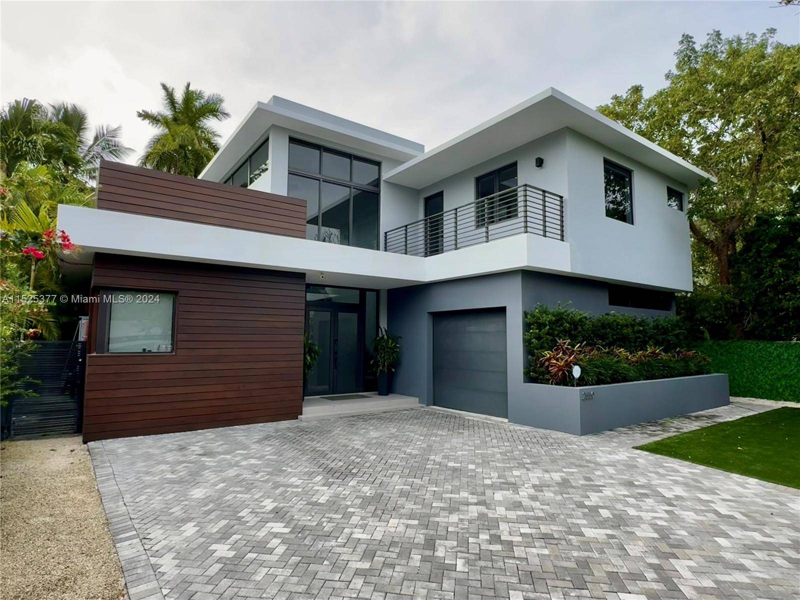 Luxurious 4BR, 4. 5BA modern haven at 2550 Overbrook St, Miami.